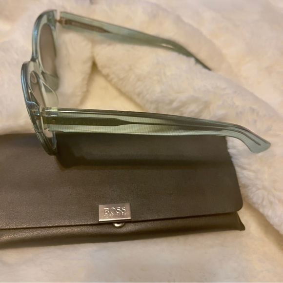 💯 authentic Hugo Boss Sunglasses - Picture 2 of 2